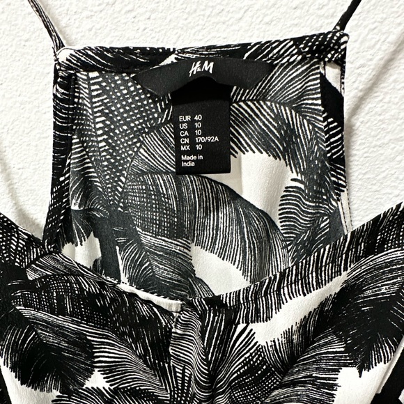 H&M black and white palm tree print dress. Gently worn, good condition. - Picture 3 of 3